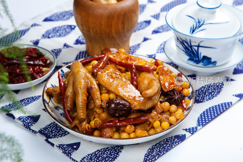 营养滋补黄豆焖鸡爪