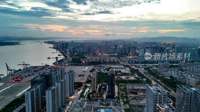 广东汕头城市夜幕降临晚霞夕阳航拍图