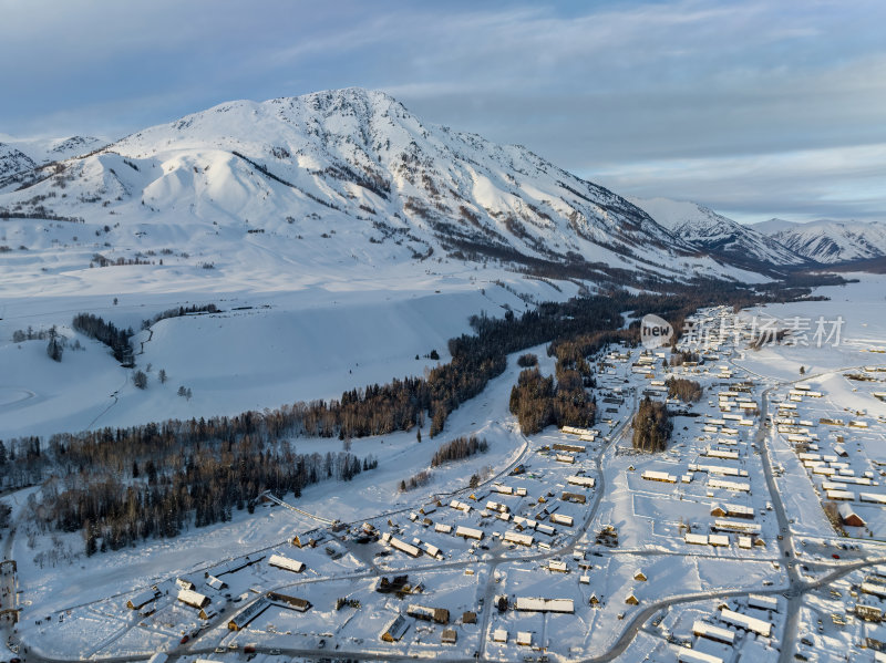 新疆北疆阿勒泰禾木冬季雪景童话世界航拍