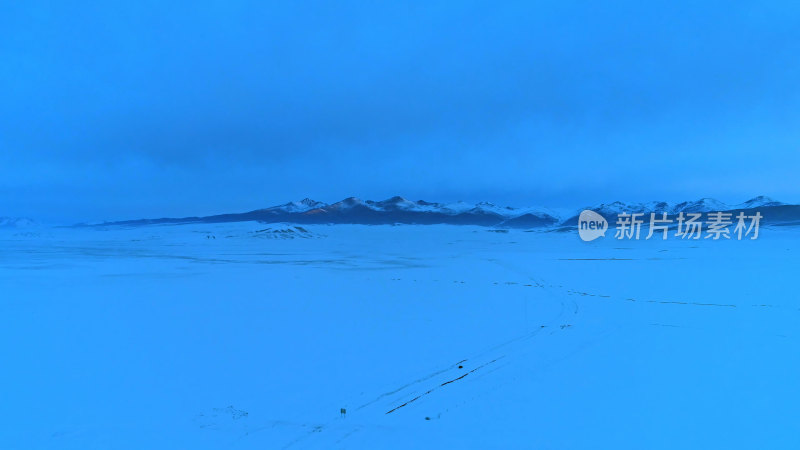 新疆冬季牧场雪景航拍