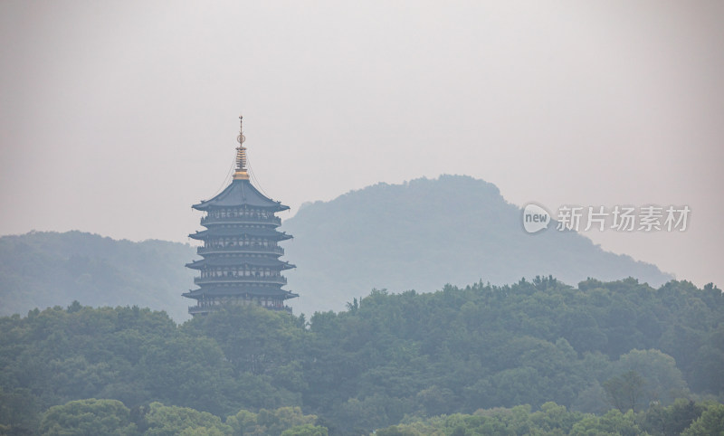 雾色西湖雷峰塔