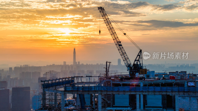 成都金融城建筑工地朝霞