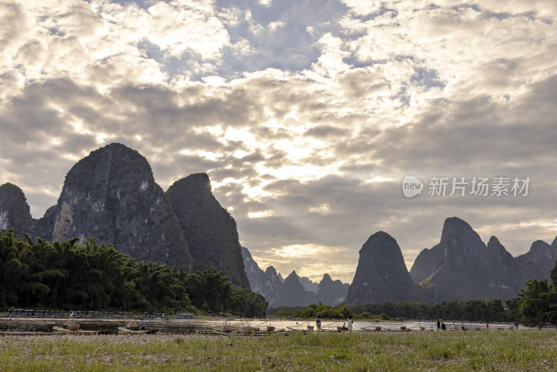 桂林山水 阳朔漓江 20元背景