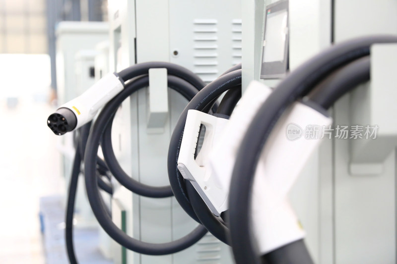 充电桩与充电线缆特写