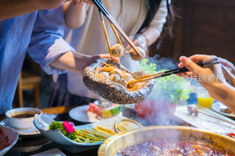 夜宵火锅吃重庆火锅