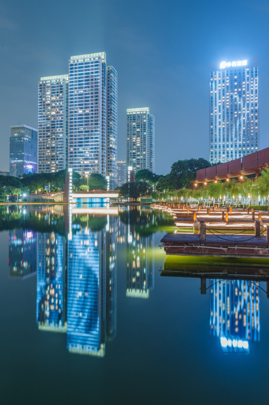 佛山千灯湖公园城市摩天大楼建筑夜景灯光