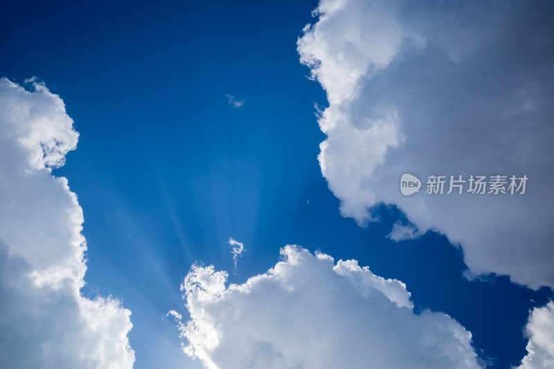 蓝天白云阳光风景
