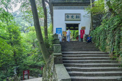 杭州飞来峰韬光寺古建筑风景