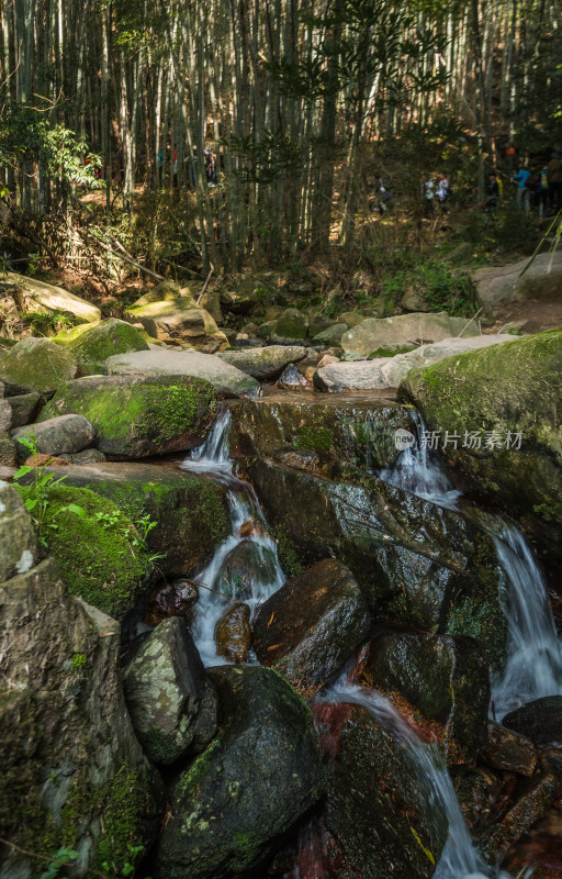 莫干山溪流瀑布风景