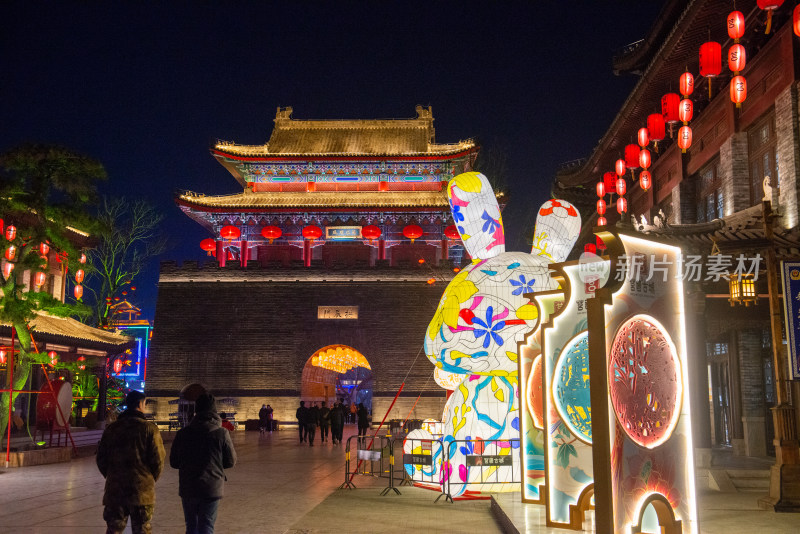 日照莒国古城夜景中式古建筑灯笼装饰