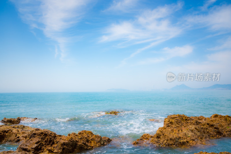 海浪礁石大海海岸线