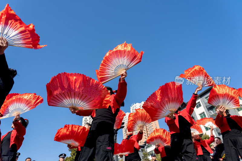 节日喜庆红绸舞蹈