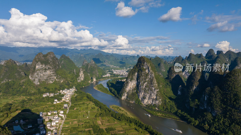 广西 桂林山水 漓江 九马画山黄布倒影