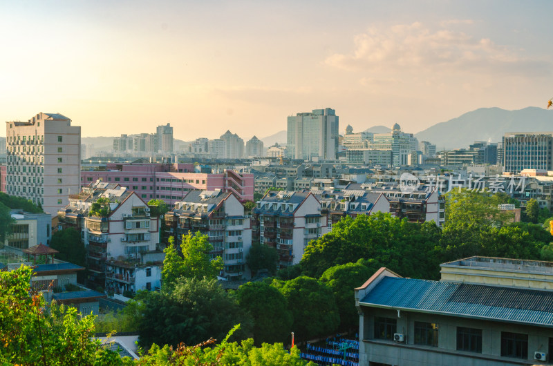 中国福建省福州于山风景区俯瞰城市夕阳风光