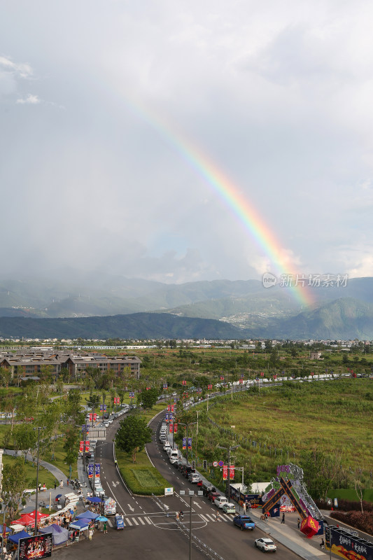 四川凉山州西昌天空中的彩虹