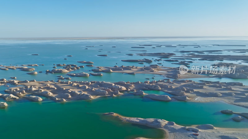 青海水上雅丹地貌航拍