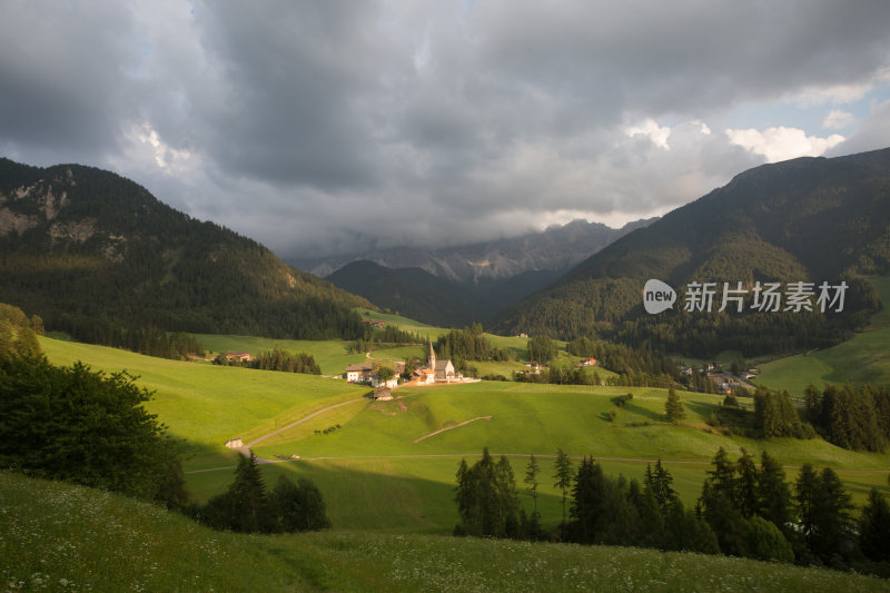 意大利多洛米蒂山区富内斯山谷