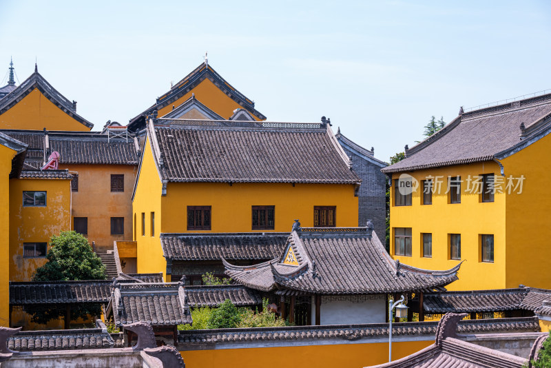 江苏扬州市观音禅寺黄墙建筑风景