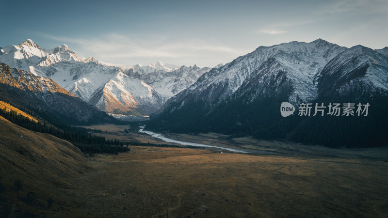 航拍视角雪山河谷自然风景