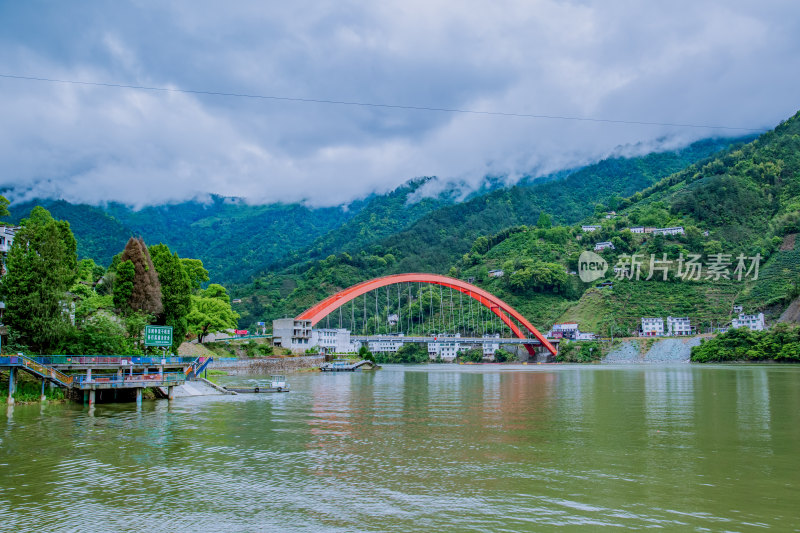 春日的新安江山水画廊风光