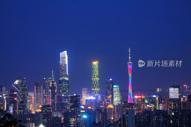 广州夜景下的多彩城市高楼建筑