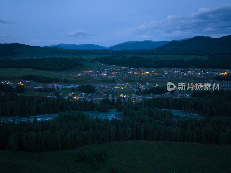 夏季的新疆禾木村夜景