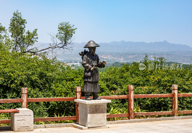 河南三门峡黄河公园扁鹊塑像