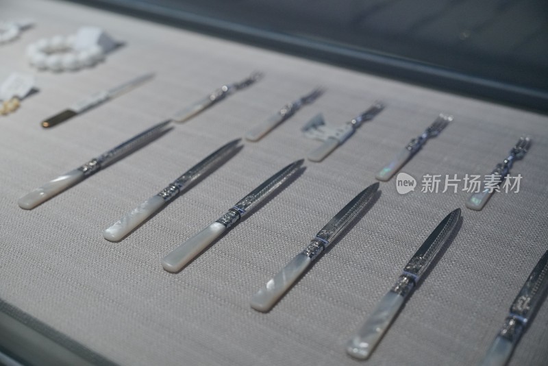 重庆海关缴获的砗磲刀具制品