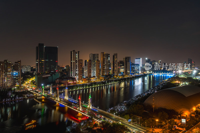 北京通州夜晚的城市桥梁与河流