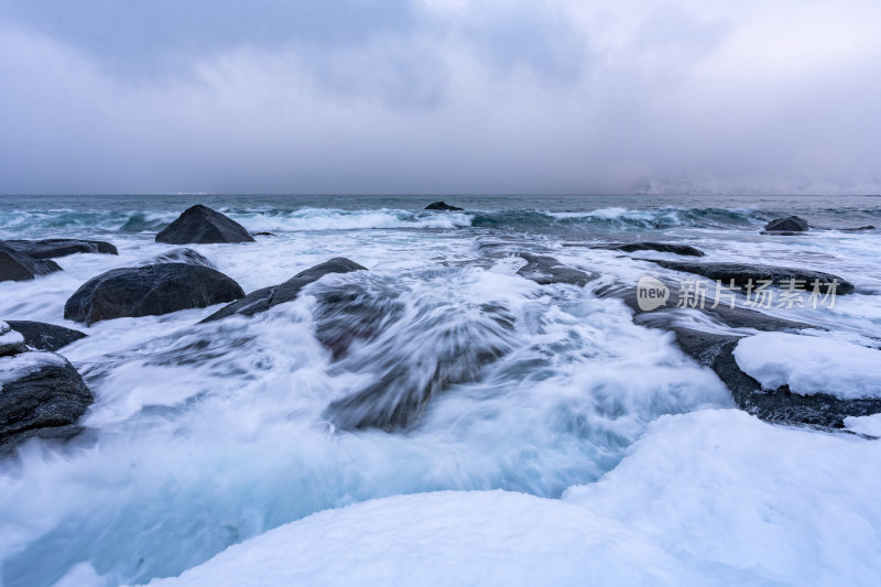 挪威罗弗敦群岛北极圈雷纳冬季雪景渔船风光