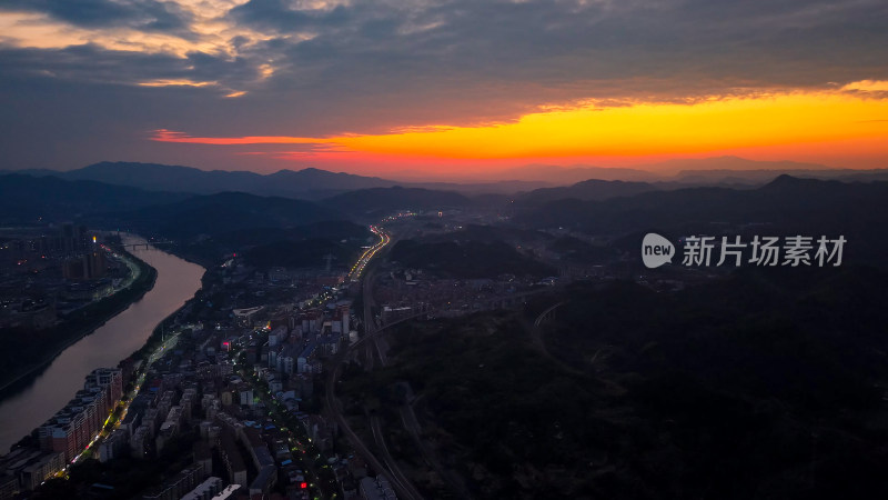 大山夕阳晚霞航拍图