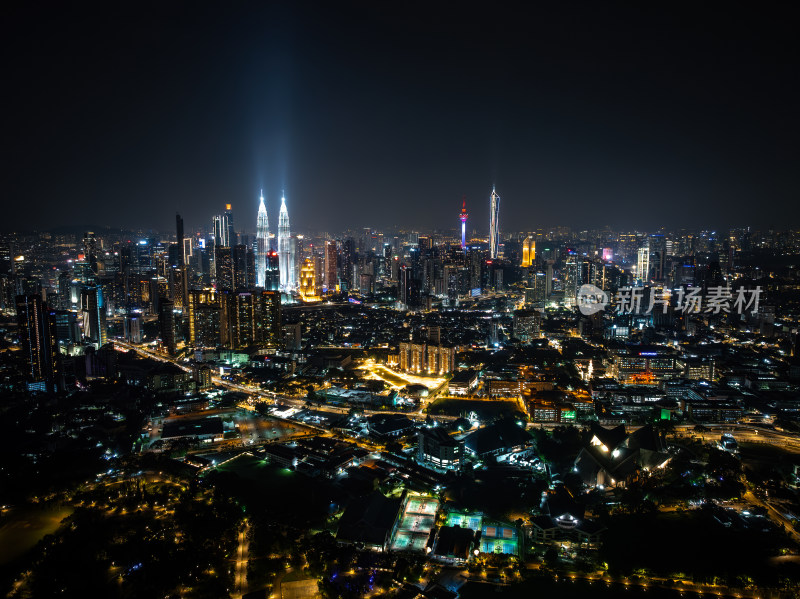 马来西亚吉隆坡莫迪卡石油双子塔日落夜景