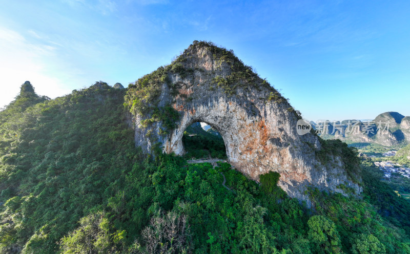 广西阳朔十里画廊月亮山航拍风光