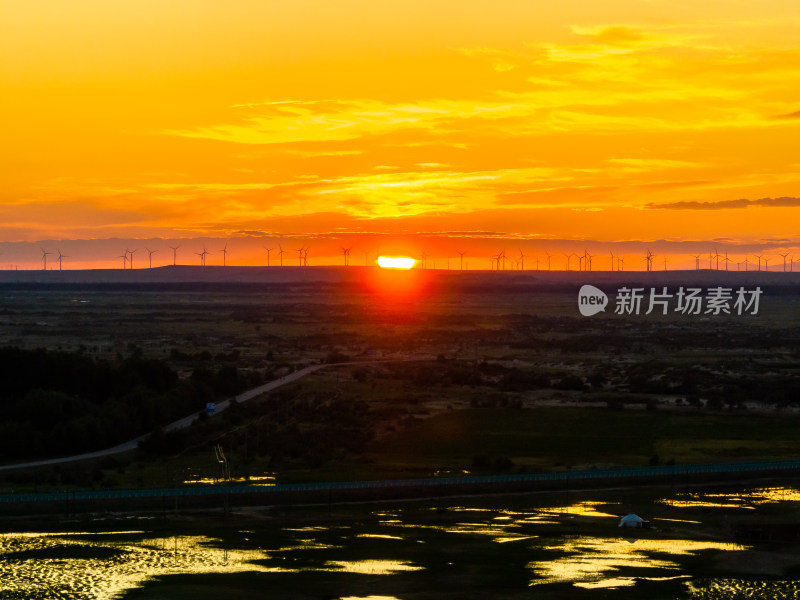 中国新疆阿勒泰湿地风力发电场