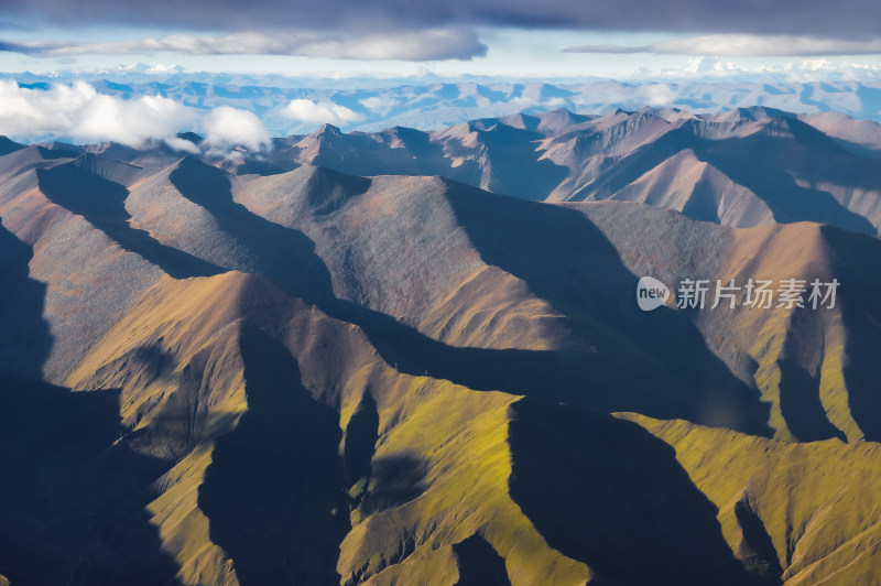 空中飞机俯拍西藏山脉山河自然风景