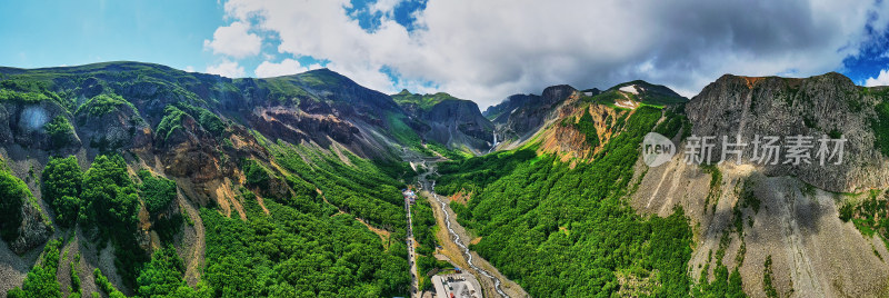 壮观的火山瀑布