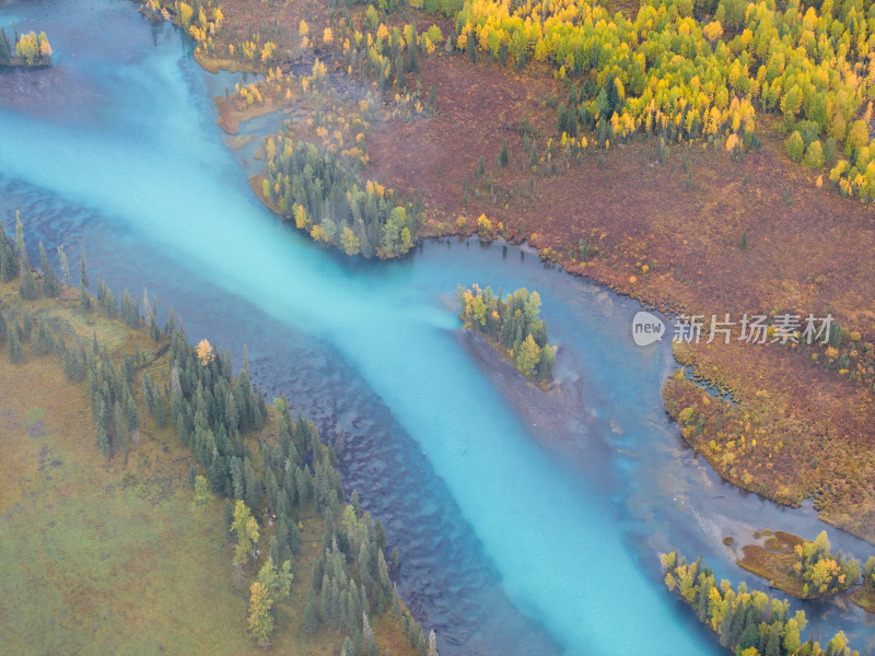 航拍新疆喀纳斯秋景