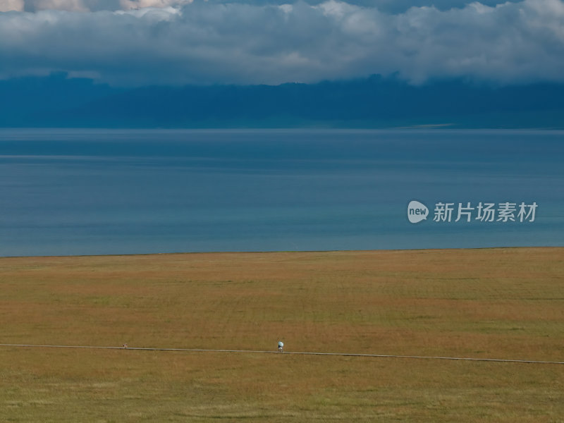 新疆伊犁夏季赛里木湖草原高空航拍