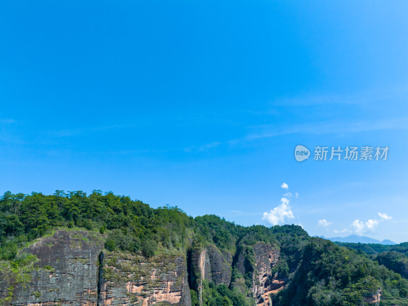 大金湖甘露寺青山绿水航拍图