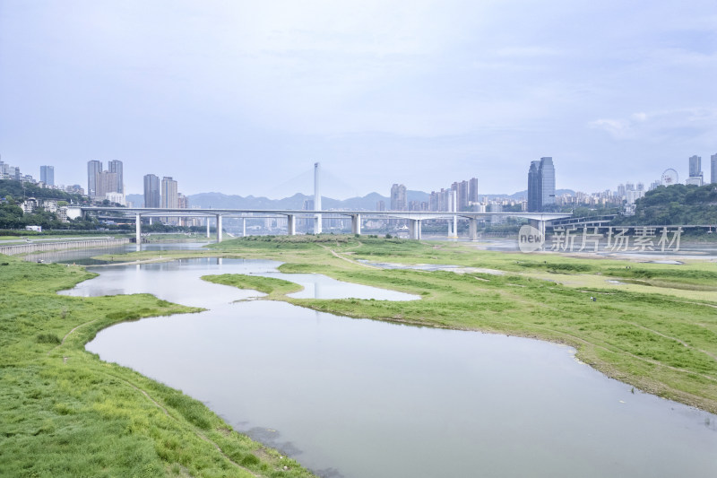 重庆渝中区长江河滩珊瑚坝湿地风光