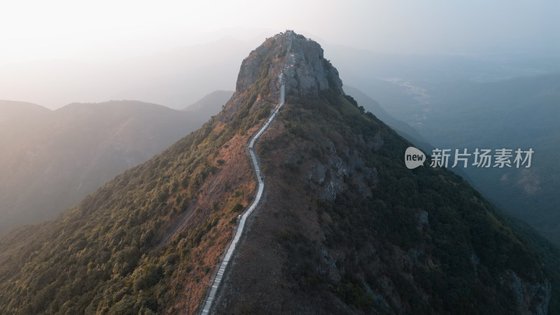 山顶俯瞰的壮观景象