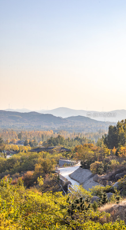 山东济宁邹城峄山风景区秋色风光自然景观