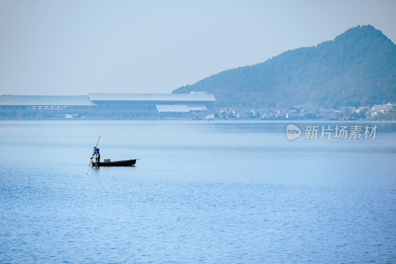 冬日晴朗的午后，浙江宁波东钱湖户外风光