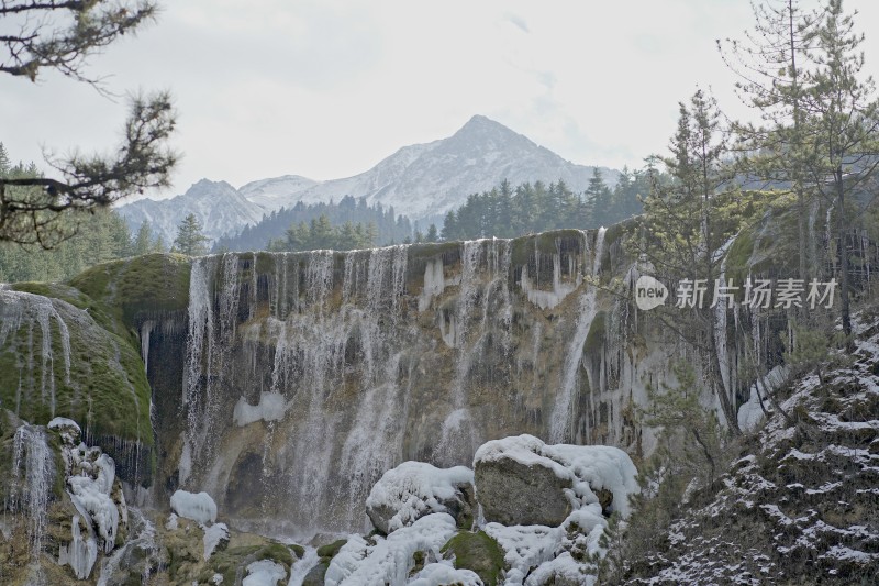 九寨沟绚烂多彩的湖泊河流高山航拍特写