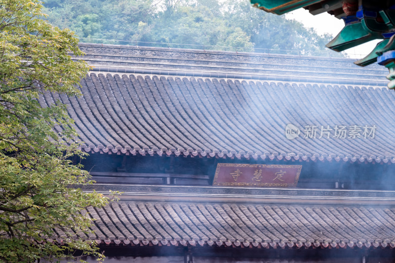 晴朗的午后，镇江焦山风景区定慧寺建筑