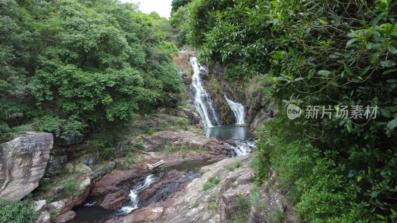 广东东莞：枯水期的“东莞第一瀑”