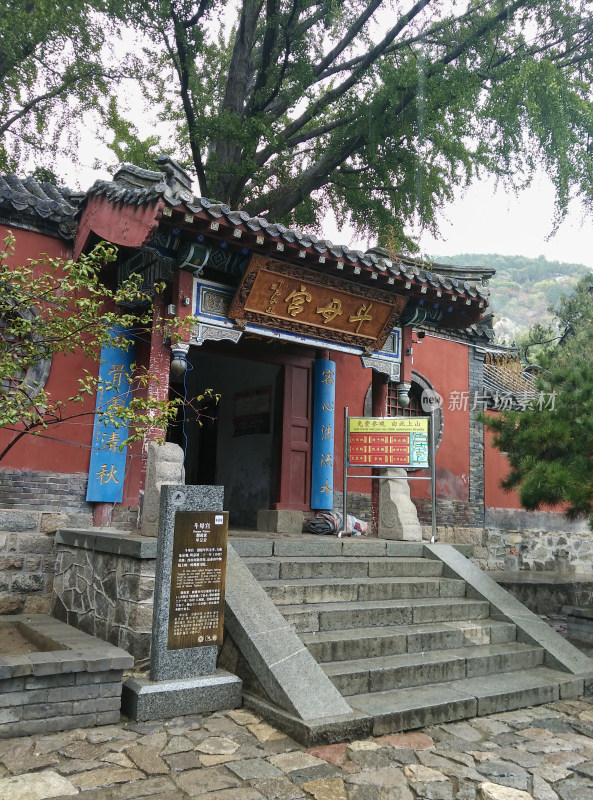 古寺山门