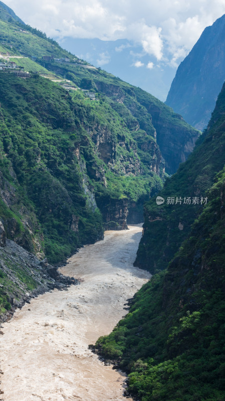 丽江虎跳峡高路徒步