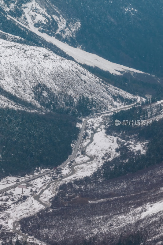 西藏林芝地区墨脱县多雄拉雪山高空航拍