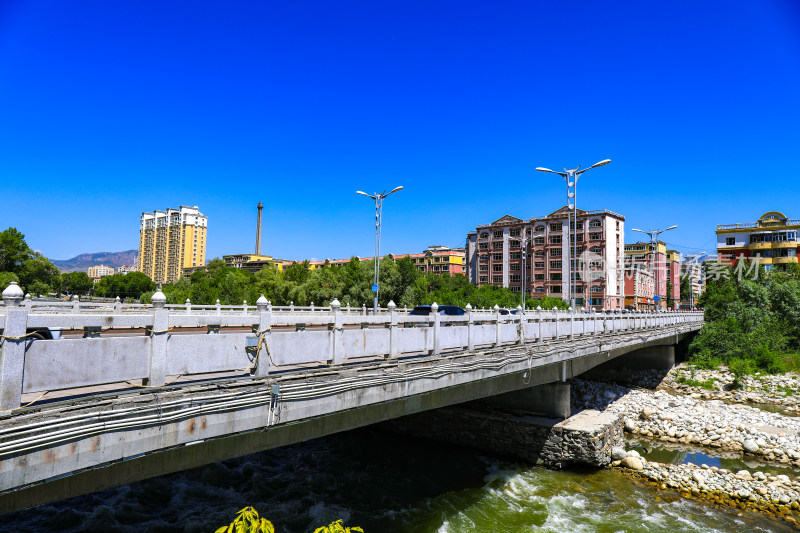 新疆阿勒泰市边境小城风景